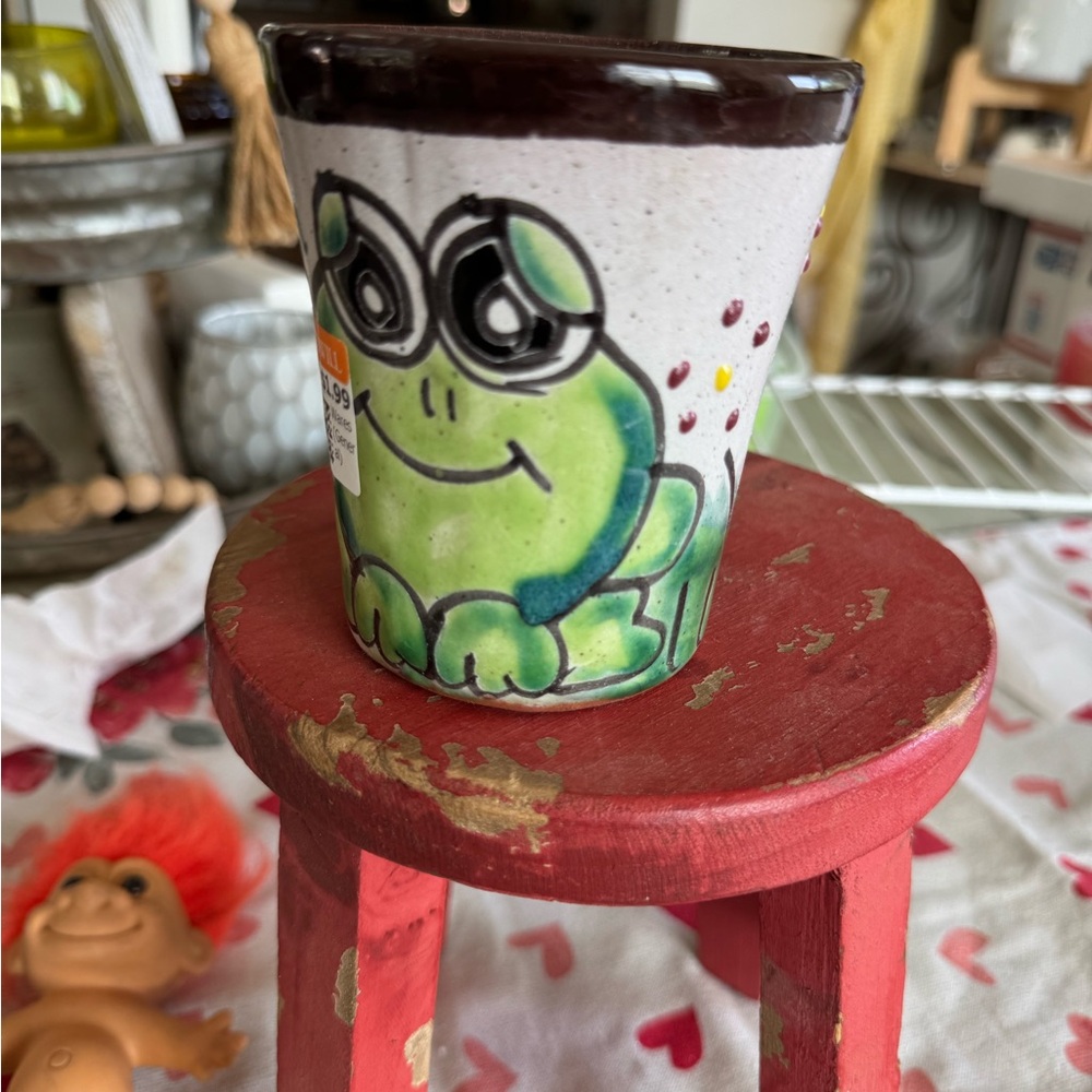 Whimsical Green and Black Frog Mug from Mazatlan‎ - Picture 2 of 7